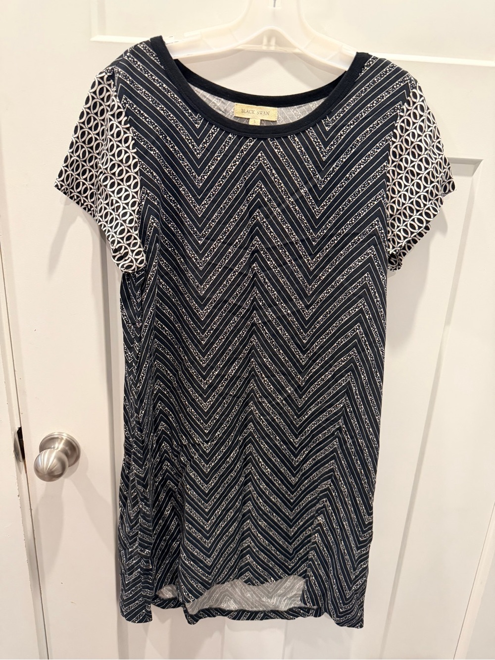 Black Swan Geometric Chevron Shift Dress Size L